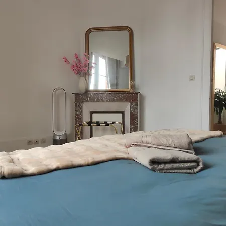 Apartment Prestige Loft-cinema Prive-king Size-parking Gratuit-5 Min Aeroport