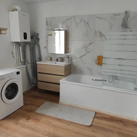 Prestige Loft-cinema Prive-king Size-parking Gratuit-5 Min Aeroport * Beauvais