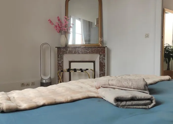 Apartment Prestige Loft-cinema Prive-king Size-parking Gratuit-5 Min Aeroport